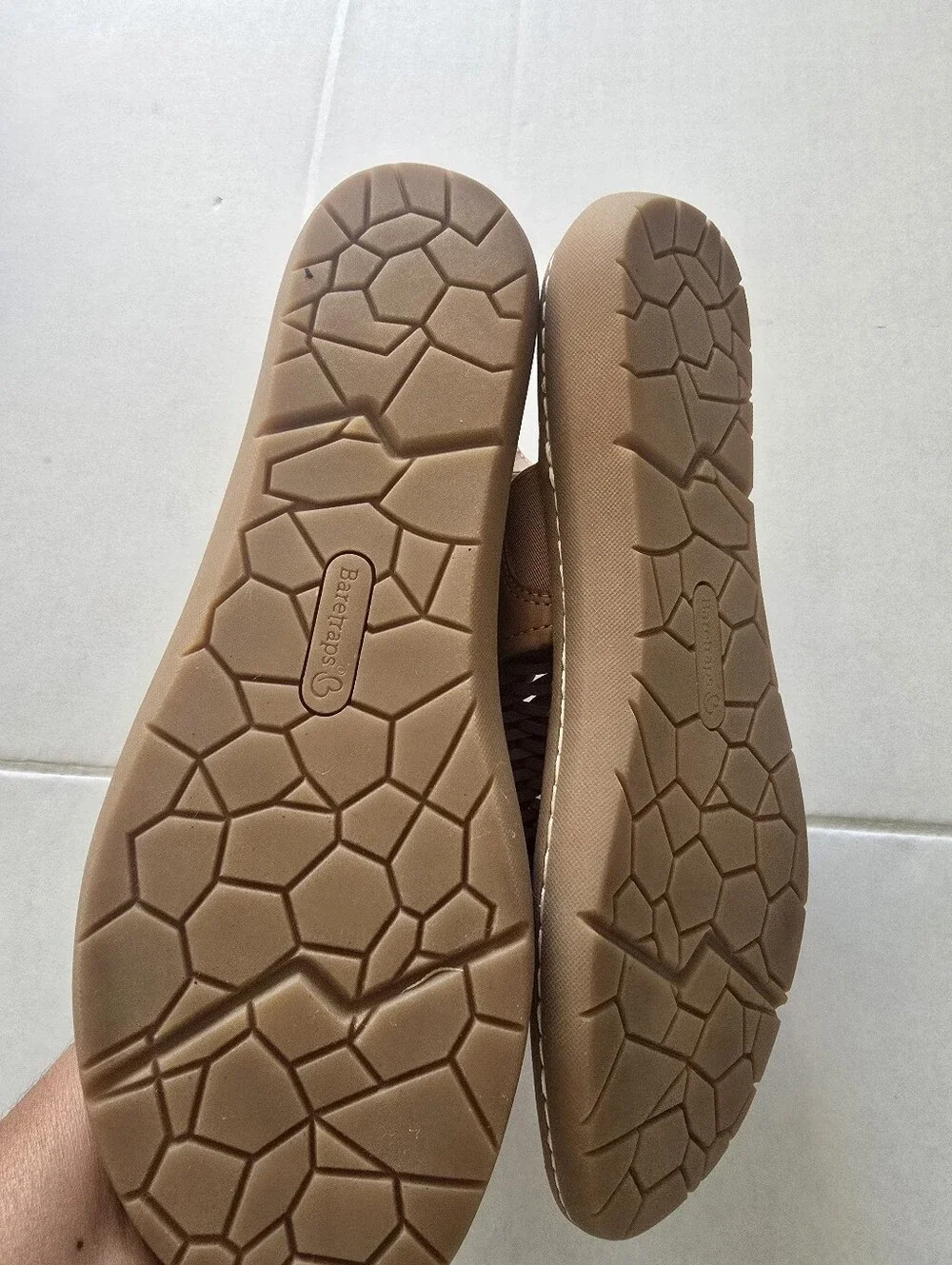 Baretraps Quincy Thong Sandals Size 9.5 Wide In Caramel Color - Picture 8 of 8